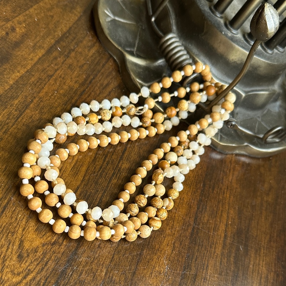 Elegant Sandalwood and Agate Necklace in Beige and Brown
